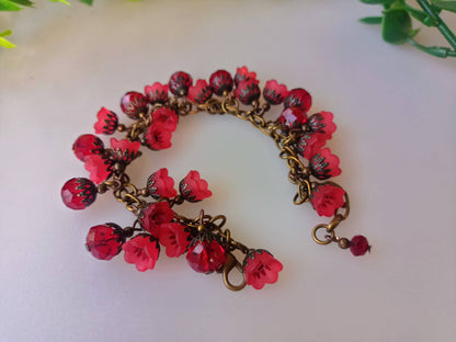 Handmade Efflorescence bracelet with red flowers and beads