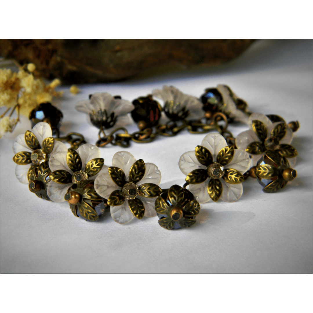 White floral bracelet with vintage design and glass beads.