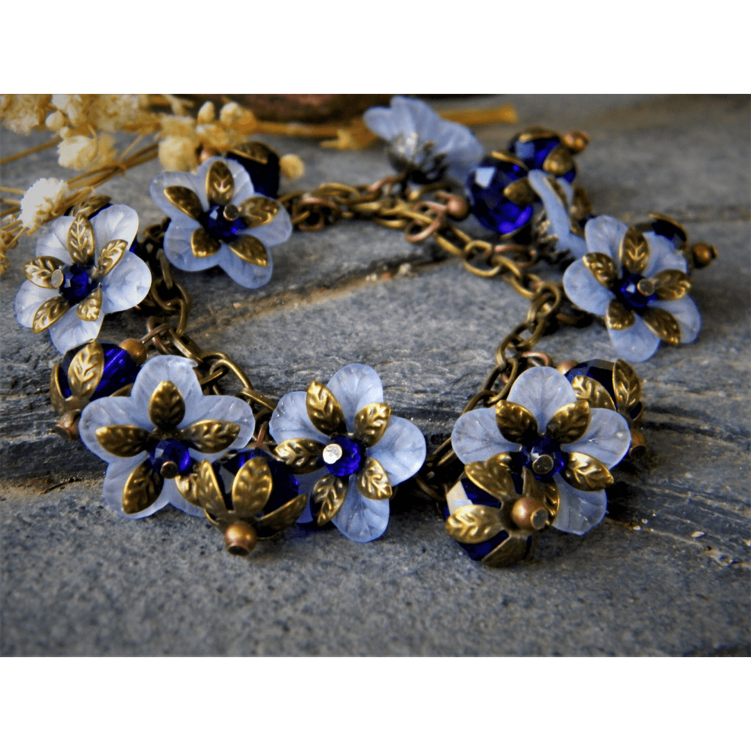 Blue and white floral bracelet with vintage glass beads.