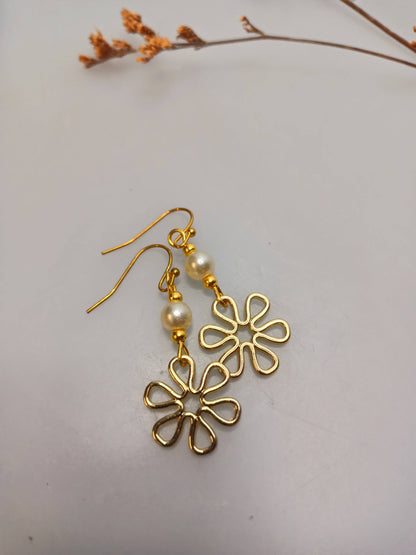 Earring -Golden daisies